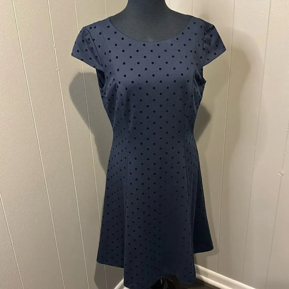 Tahari ASL navy with black flocked dots fit & flare stretch cap sleeve midi. 6 - Picture 1 of 7